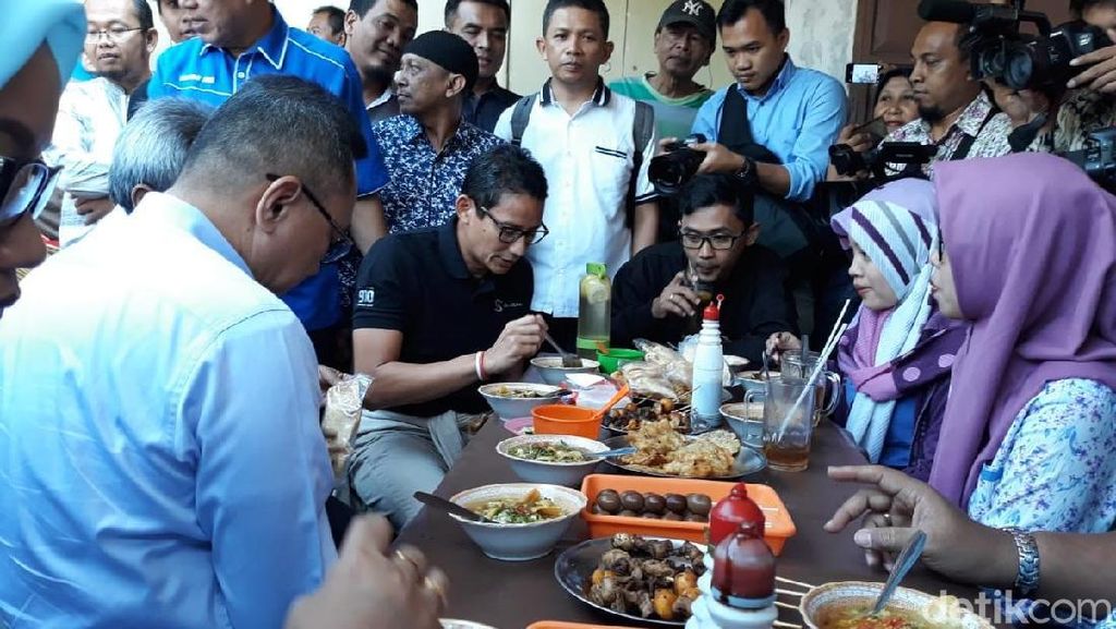 Makan Soto Pinggir Jalan, Sandi Sebut UKM Tahan Krisis