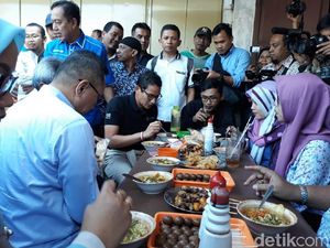 Makan Soto Pinggir Jalan, Sandi Sebut UKM Tahan Krisis