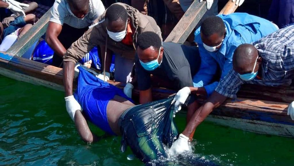 Kelebihan Muatan, Kapal Feri Tenggelam di Tanzania