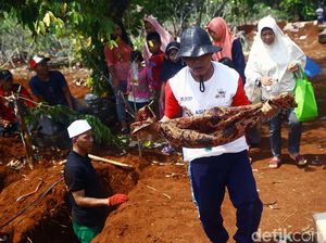 525 Makam Direlokasi Imbas Pembangunan Tol Desari