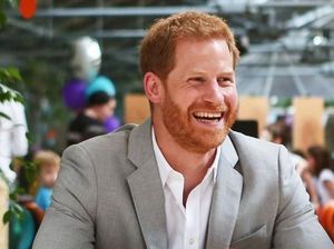 Aksi Kocak Pangeran Harry Ketika Belajar Balet Bareng Anak-anak Aksi Kocak Pangeran Harry Ketika Belajar Balet Bareng Anak-anak