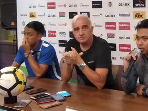 Persib Bidik Tiga Poin demi Pucuk Klasemen dan Bobotoh
