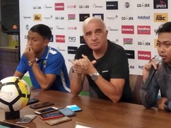 Persib Bidik Tiga Poin demi Pucuk Klasemen dan Bobotoh
