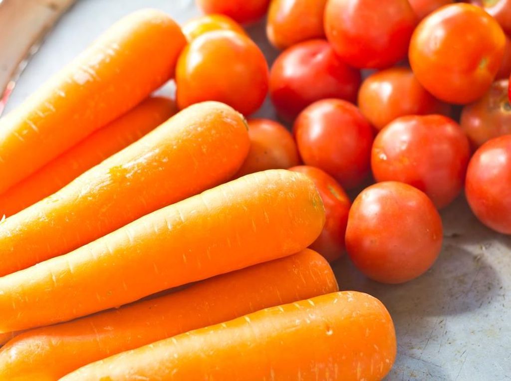 Deretan Manfaat Vitamin yang Terkandung pada Wortel dan Tomat Deretan Manfaat Vitamin yang Terkandung pada Wortel dan Tomat