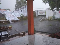 Kantor KPU Kabupaten Bandung Disapu Puting Beliung