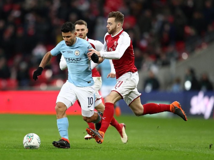 LONDON, ENGLAND - FEBRUARY 25: Sergio Aguero of Manchester City battles with Calum Chambers of Arsenal during the Carabao Cup Final between Arsenal and Manchester City at Wembley Stadium on February 25, 2018 in London, England. (Photo by Catherine Ivill/Getty Images)