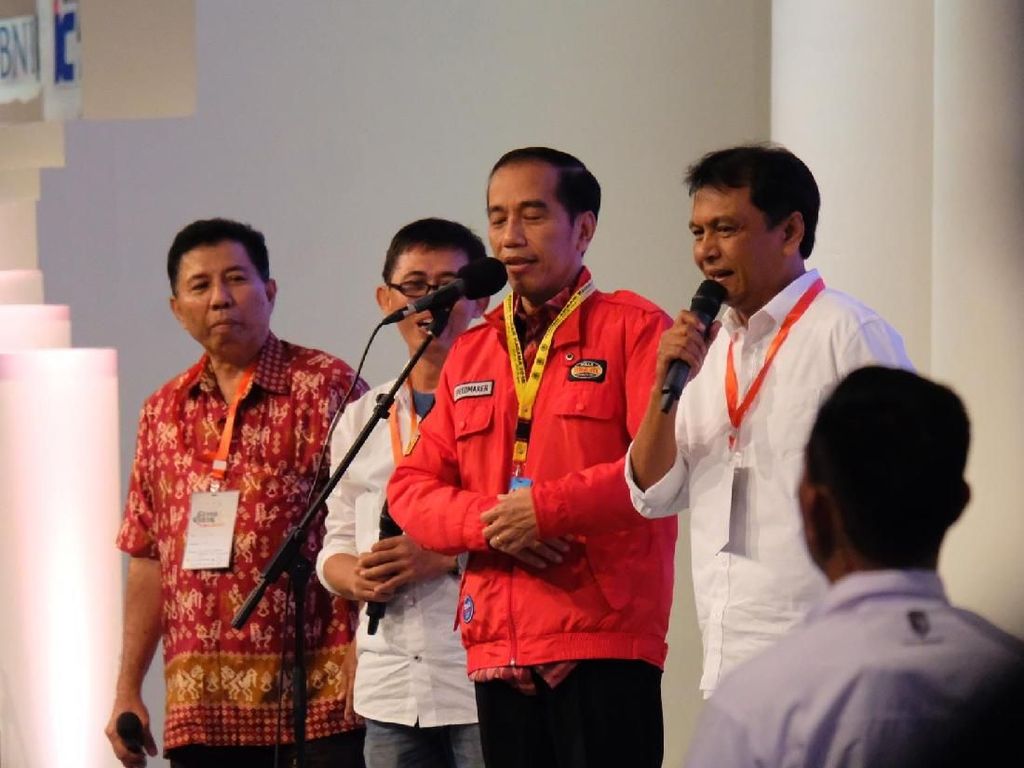 Saat Jokowi Ngobrol Bareng Alumnus UGM yang Ngutang di Warung