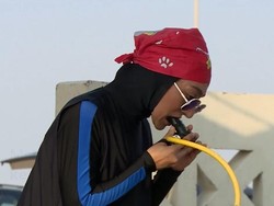 Menyelam Jadi Hobi Baru Wanita Arab Saudi