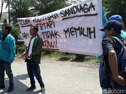 Sandiaga Uno Didemo Mahasiswa Saat Beri Kuliah Umum di UMS