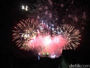 Potret Lautan Kembang Api di Atas Garuda Wisnu Kencana