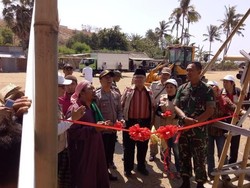 TNI Bantu Korban Gempa NTB Lewat Trauma Healing hingga Bangun Rumah