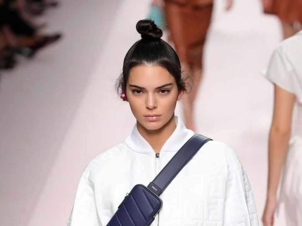 Tips Makeup Natural Glowy ala Kendall Jenner di Bulan Ramadhan Tips Makeup Natural Glowy ala Kendall Jenner di Bulan Ramadhan