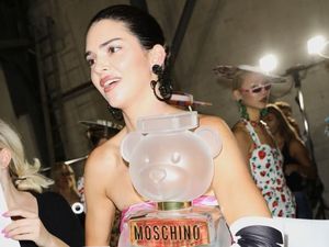 Lagi, Desainer Jeremy Scott Moschino Dituduh Plagiat Lagi, Desainer Jeremy Scott Moschino Dituduh Plagiat