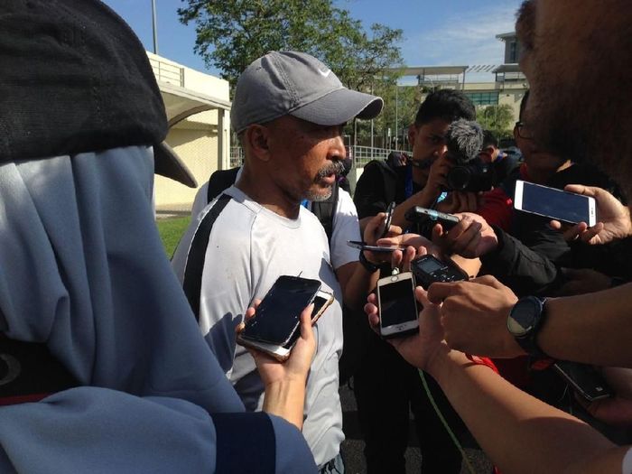 Pelatih Timnas Indonesia, Fakhri Husaini, menutut striker-striker barunya lebih ngotot lagi. (Foto: Lucas Aditya/detikcom) Pelatih Timnas Indonesia, Fakhri Husaini, menutut striker-striker barunya lebih ngotot lagi. (Foto: Lucas Aditya/detikcom)