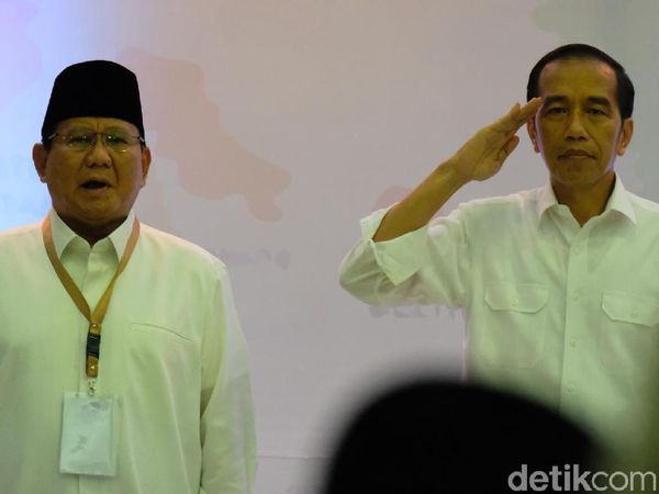 Melihat Lagi Sikap Hormat Jokowi yang Jadi Kontroversi