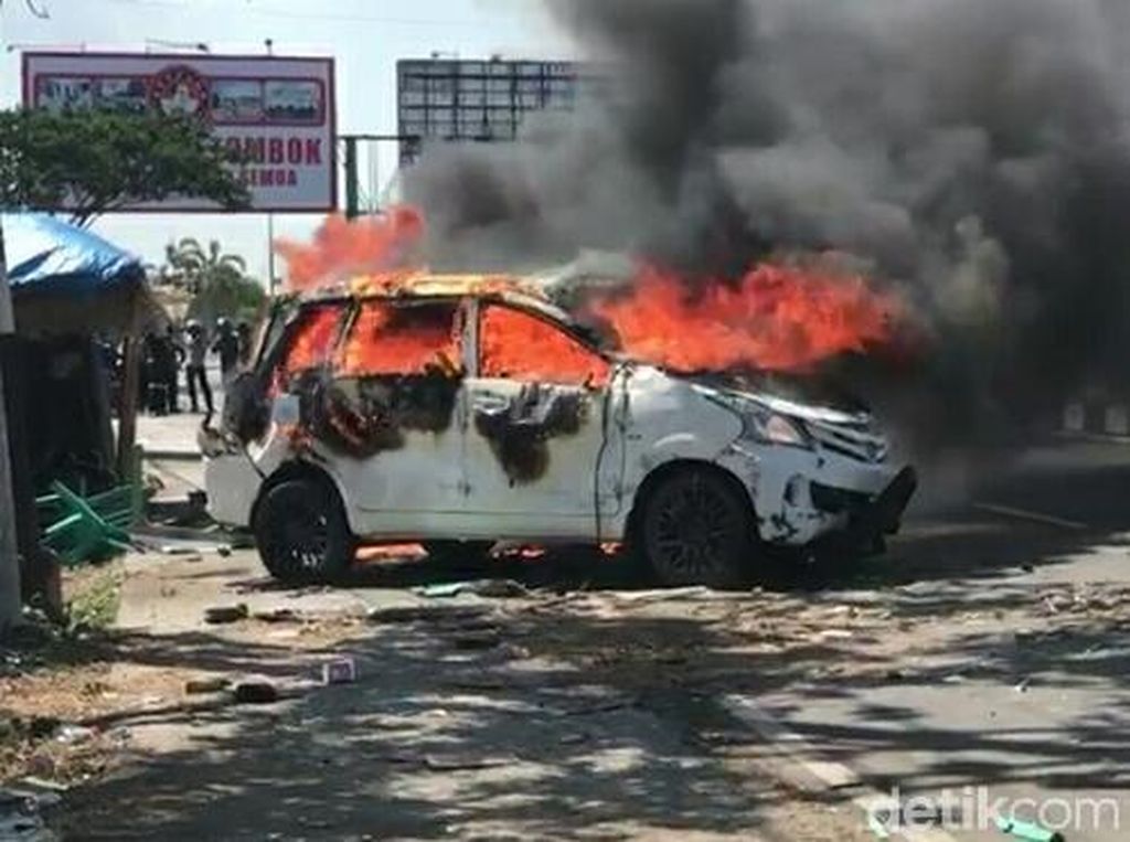 Pedagang Es di Lombok Tewas Setalah Ditabrak Lari Pemobil Pedagang Es di Lombok Tewas Setalah Ditabrak Lari Pemobil