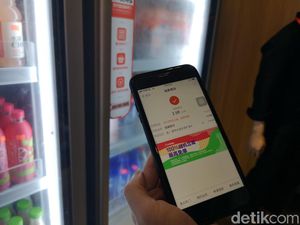 Jajan di Warung Digital, Semua Pakai Ponsel Jajan di Warung Digital, Semua Pakai Ponsel