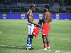 Persija melorot ke posisi tiga dengan 36 poin.