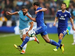 Namun, Cardiff seakan sudah punya rencana sejak awal untuk menumpuk banyak pemain di lini belakang. 15 menit pertama, City kesulitan membuat peluang, bola berkutat di lini tengah. REUTERS/Andrews Boyers.