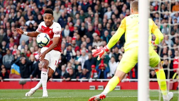 Aubameyang melepaskan dua tembakan ke gawang Everton, satu di antaranya berbuah gol.