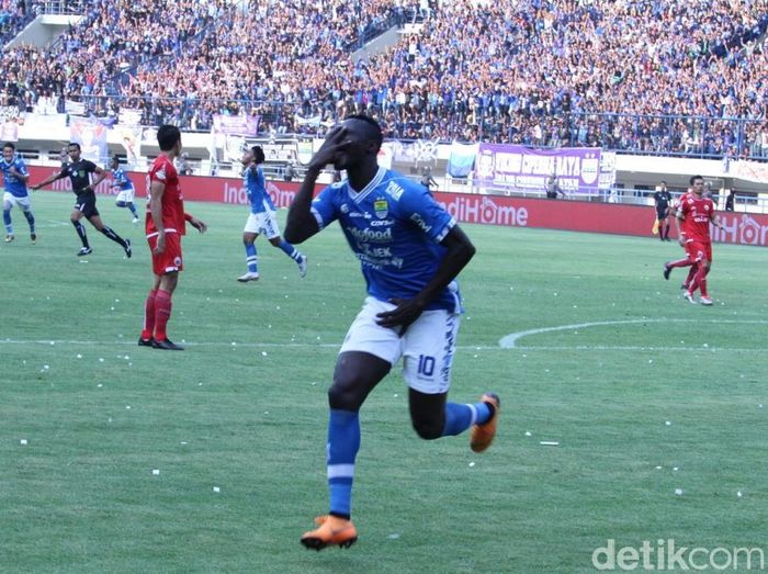 Pemain Persib Bandung, Ezechiel NDouassel. ( Foto: Wisma Putra/detikSport) Pemain Persib Bandung, Ezechiel NDouassel. ( Foto: Wisma Putra/detikSport)