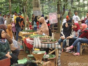 Pasar Unik Gaya Tempo Dulu di Tengah Hutan Wonosobo