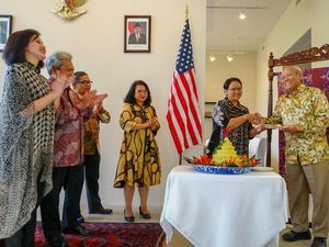 Menlu Retno Resmikan Gedung KJRI di Chicago Menlu Retno Resmikan Gedung KJRI di Chicago
