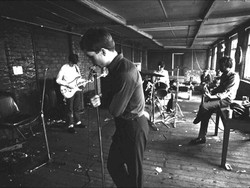 Peter Hook Bakal Lelang Benda Kenangan Joy Division