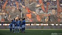 Ilustrasi Viking Persib raksasa mejeng di salah satu sudut stadion.