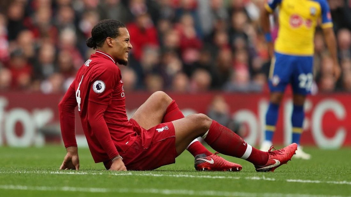 Virgil van Dijk alami cedera tulang rusuk (Lee Smith/REUTERS)