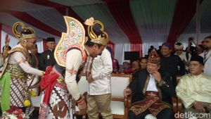 Foto: Ketum PPP Berkostum Gatot Kaca, Sekjennya Jadi Arjuna