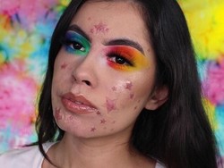 Sembunyikan Jerawat dengan Cara Unik, Wanita Ini Jadi Viral