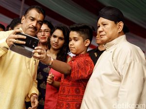 Prabowo-Sandiaga Uno Eksis Jadi Sasaran Selfie