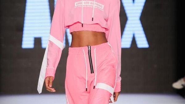 Harganya Mahal, Deretan Sneakers Rusak Ini Dianggap Menghina Orang Miskin