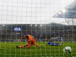 Masuk pada menit ke-61 menggantikan Aguero, pemain Aljazair ini memperlihatkan ketajamannya seraya membuktikan juga pantas dijadikan starter. Enam menit setelah masuk, Mahrez langsung mencetak gol lewat sepakan keras kaki kiri memanfaatkan umpan tarik Guendogan dari sisi kiri. REUTERS/Rebecca Naden.