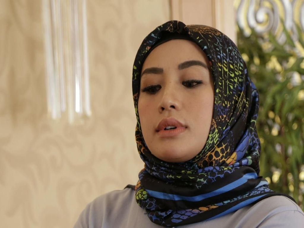 Batal Nikah, Shinta Bachir Masih Simpan Cincin Tunangan Batal Nikah, Shinta Bachir Masih Simpan Cincin Tunangan