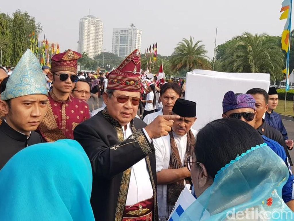 Protes Atribut Pro-Jokowi, SBY WO dari Kampanye Damai Pemilu 2019! Protes Atribut Pro-Jokowi, SBY WO dari Kampanye Damai Pemilu 2019!