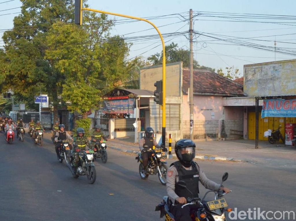 Ini Cara Polisi Lakukan Pengamanan Suran Agung di Ponorogo Ini Cara Polisi Lakukan Pengamanan Suran Agung di Ponorogo