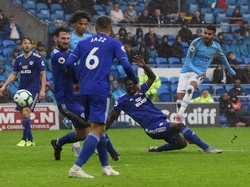 Semenit jelang waktu normal habism Mahrez kembali mencetak gol. Kesalahan pemain belakang Cardiff membuat bola jatuh di kaki Mahrez yang leluasa menembak bola ke pojok atas gawang Cardiff. Laga tuntas dengan skor 5-0 untuk kemenangan City. REUTERS/Rebecca Naden.