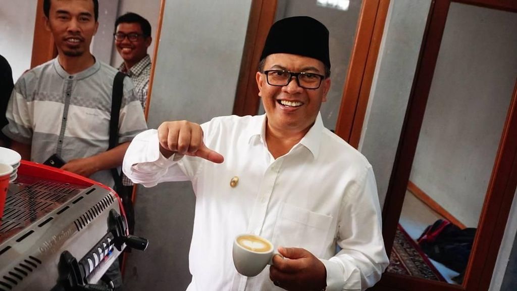 Mang Oded, Walikota Bandung yang Jago Bikin Kopi dan Suka Tahu Bakso Mang Oded, Walikota Bandung yang Jago Bikin Kopi dan Suka Tahu Bakso