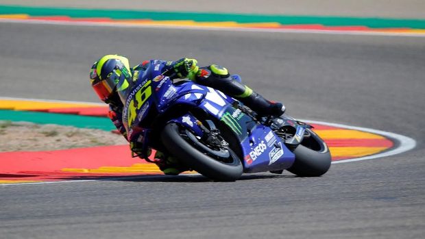 Sempat terlempar dari 10 besar, Rossi akhirnya berada di posisi kedua.
