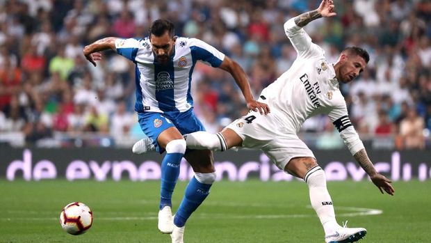 Real Madrid sempat kesulitan menembus pertahanan Espanyol pada babak pertama. (