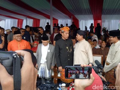 Foto: Jokowi-Prabowo Ngobrol Akrab di Kampanye Damai