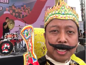 Foto: Rommy Koco, Ketum PPP Berkostum Gatot Koco