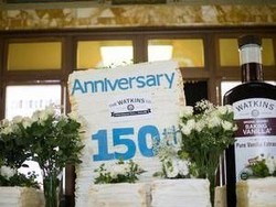 Wouw! Tumpukan 260 Layer Cake Ukuran Jumbo Ini Pecahkan Rekor Dunia