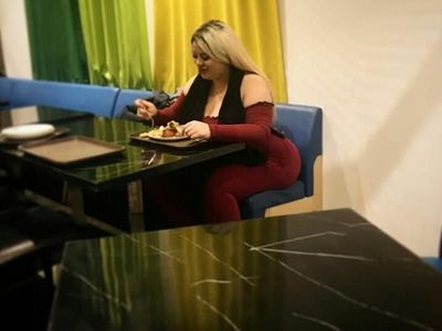 Wanita Ini Terobsesi Punya Bokong Jumbo, Bangku Sampai Patah Didudukinya