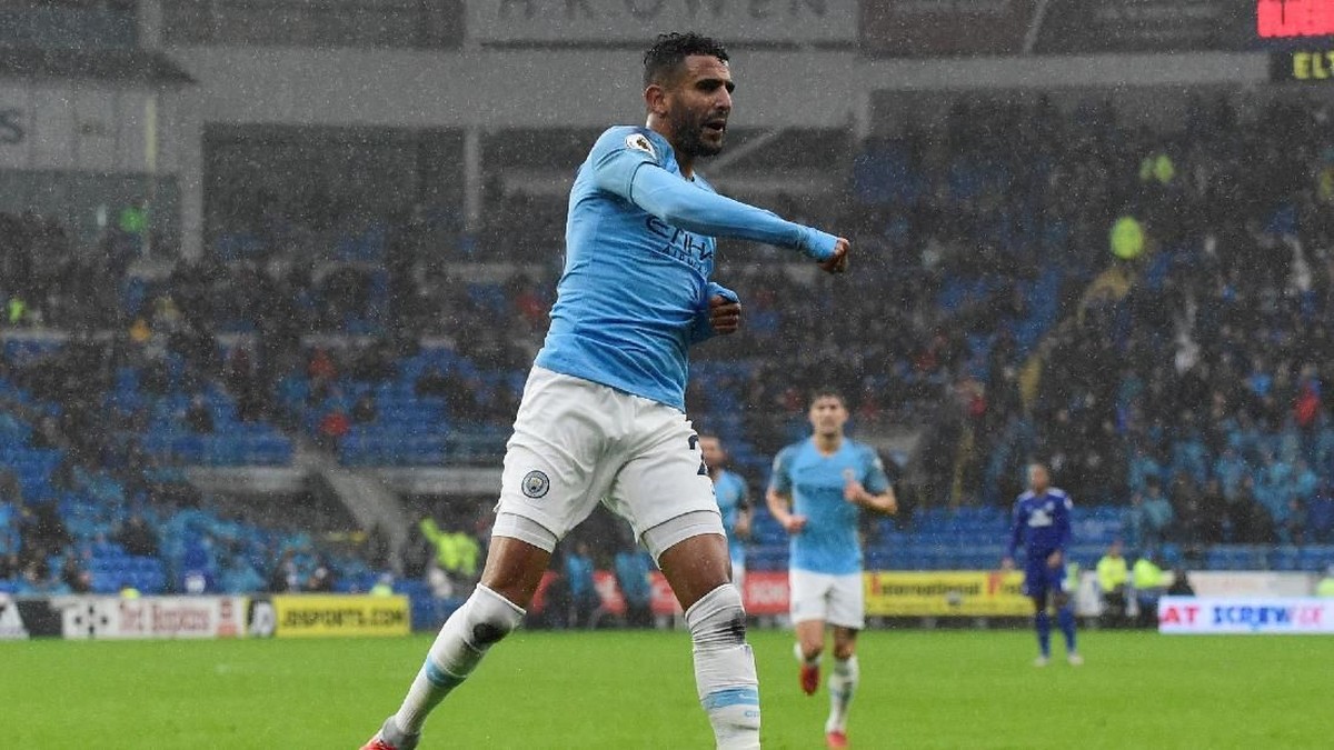 Riyad Mahrez mencetak dua gol saat City menang 5-0 atas Cardiff (Rebecca Naden/REUTERS)