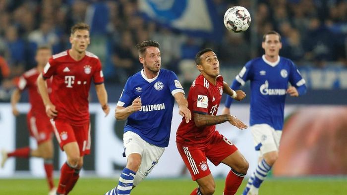 Bayern Munich menang 2-0 atas Schalke dalam lanjutan Liga Jerman (Foto: Leon Kuegeler/Reuters) Bayern Munich menang 2-0 atas Schalke dalam lanjutan Liga Jerman (Foto: Leon Kuegeler/Reuters)
