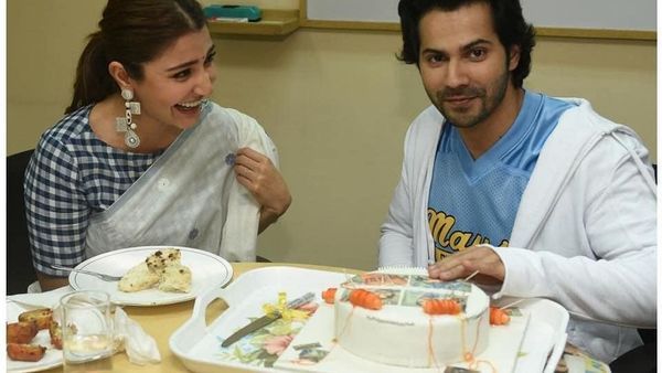 Manisnya Pose Makan Anushka Sharma yang Lama Jadi Vegetarian