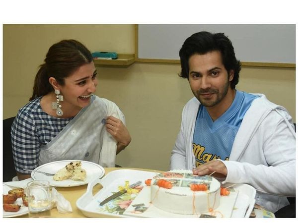 Manisnya Pose Makan Anushka Sharma yang Lama Jadi Vegetarian